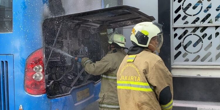 Lagi, Bus TJ Bikin Panik Penumpang 1 Trans Jakarta