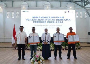Menaker Hadiri Penandatanganan PKB Pos Indonesia dan Serikat 3 Pos Indonesia dan Serikat