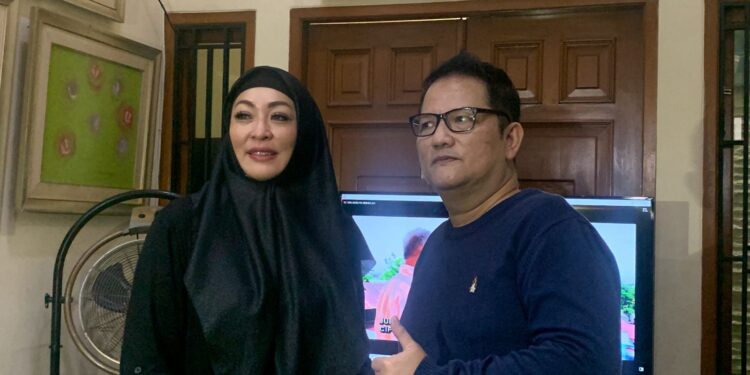Sambil Nangis, Angelina Sondakh Dedikasikan Lagu 'Setia' Untuk Mendiang Ayah 1 Angelina Sondakh