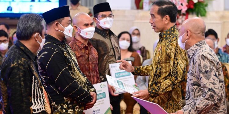 Presiden Joko Widodo: Program KUR Klaster kepada UMKM dan Koperasi Harus Diperluas