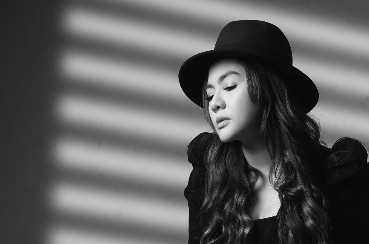 IMG 20230217 WA0008 - Vicky Shu Ceritakan Susahnya Move On dari Mantan Lewat Lagu 'Sayangnya Masih Sayang'