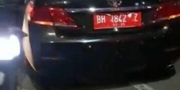Berplat Merah