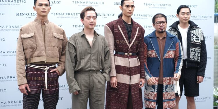 MEN/O/LOGY by ZAP dan Desainer Temma Prasetio Bawa Tenun NTT ke Panggung Dubai Fashion Week 2023 1 ZAP