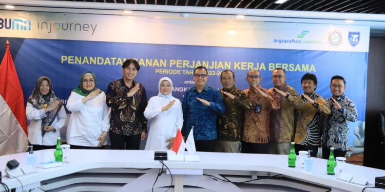 Menaker Saksikan Penandatanganan PKB Serikat Pekerja Angkasa Pura I