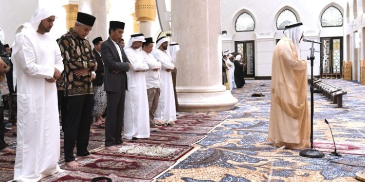Presiden Jokowi Salat Tarawih Berjemaah di Masjid Raya Sheikh Zayed 1 Masjid Raya Sheikh Zayed