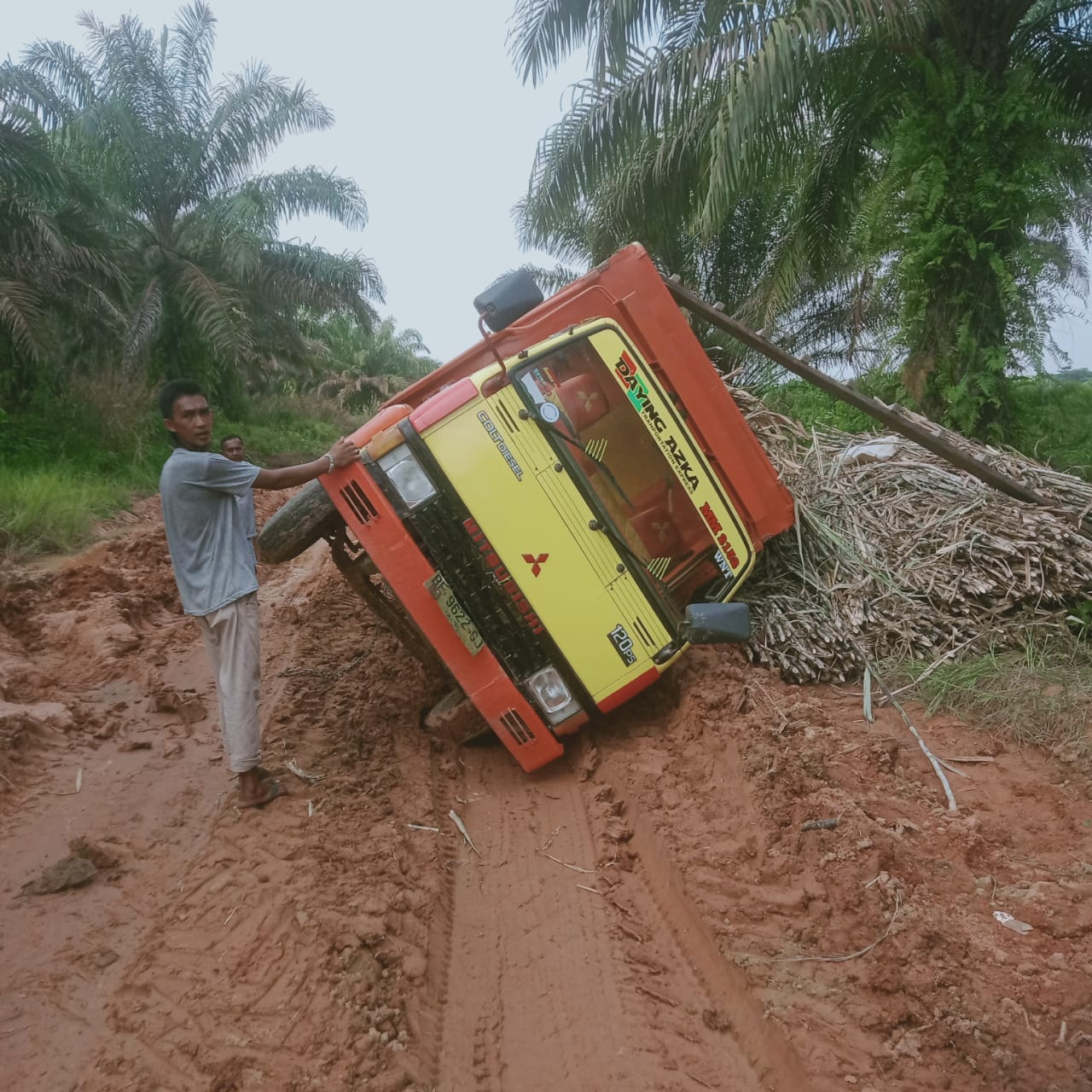 Merasa Dirugikan Milyaran Rupiah, Dua Petani Ini Tempuh Jalur Hukum 2 IMG 20230521 WA0024 - Merasa Dirugikan Milyaran Rupiah, Dua Petani Ini Tempuh Jalur Hukum