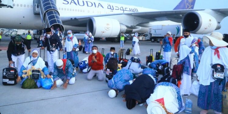 Saudi Airline Delay, Jemaah Haji Kelaparan 1 Haji