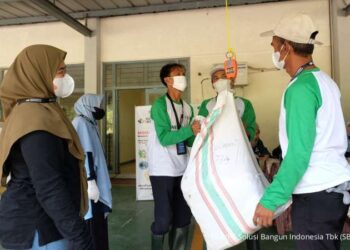 PT Solusi Bangun Indonesia Tbk