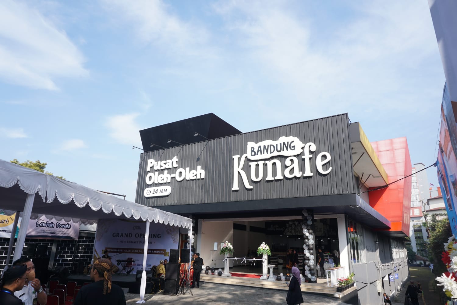 Wow, Irfan Hakim Buka Outlet Bandung Kunafe dengan Jam Operasional 24 Jam Nonstop 2 IMG 20230621 WA0013 - Wow, Irfan Hakim Buka Outlet Bandung Kunafe dengan Jam Operasional 24 Jam Nonstop