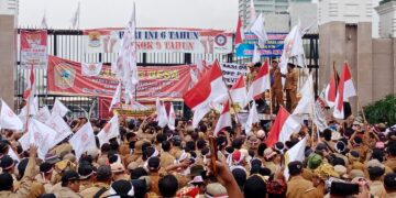 Demo kepala desa di gedung DPR RI