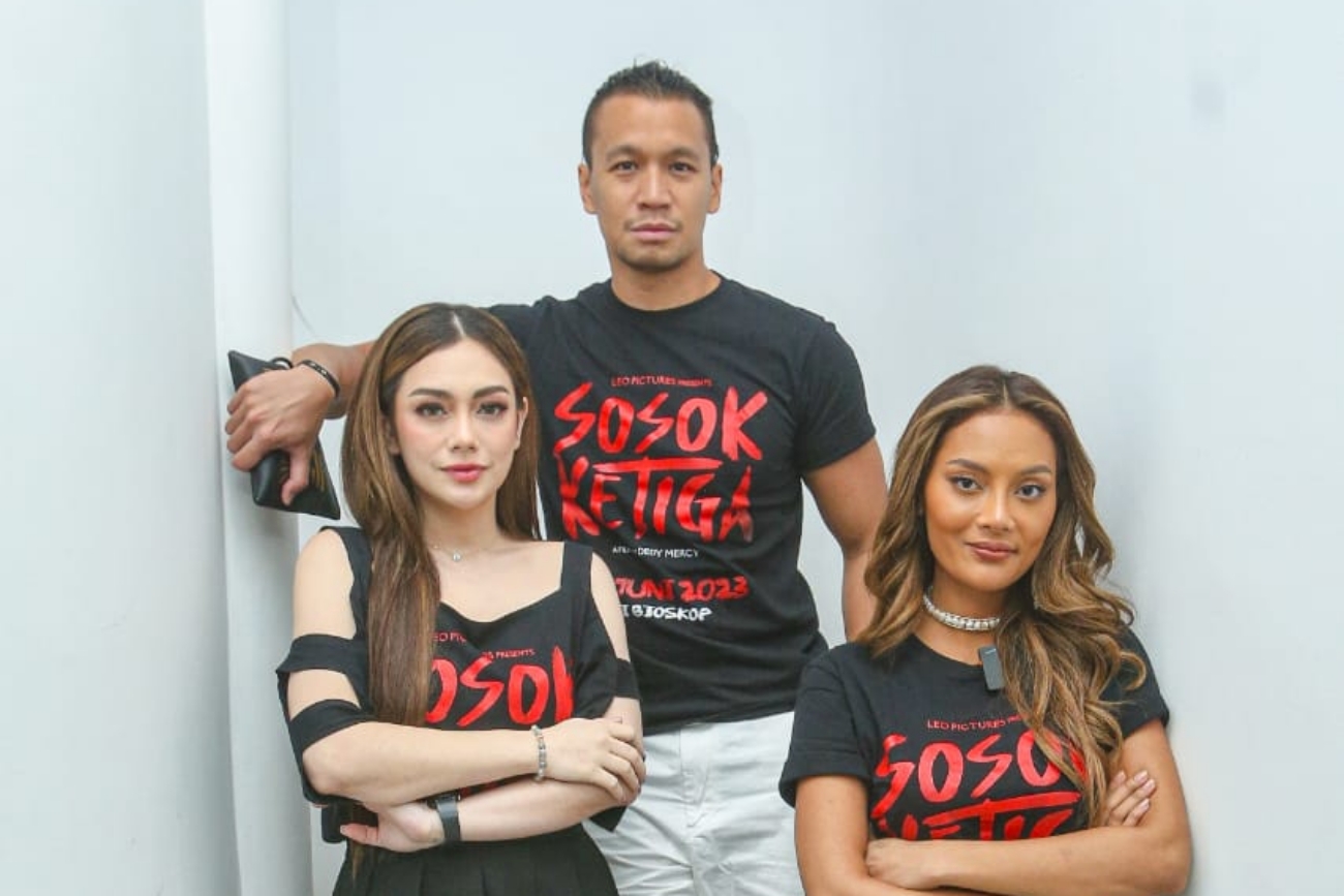 Syuting Film "Sosok Ketiga", Erika Carlina Ketempelan Mahluk Halus 2 Picsart 23 06 13 07 58 03 188 - Syuting Film "Sosok Ketiga", Erika Carlina Ketempelan Mahluk Halus