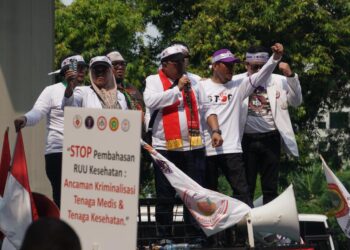 RUU Kesehatan ditolak massa pengunjuk rasa