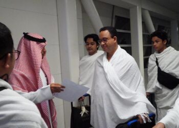 Anies Baswedan bersama keluarga di tanah suci