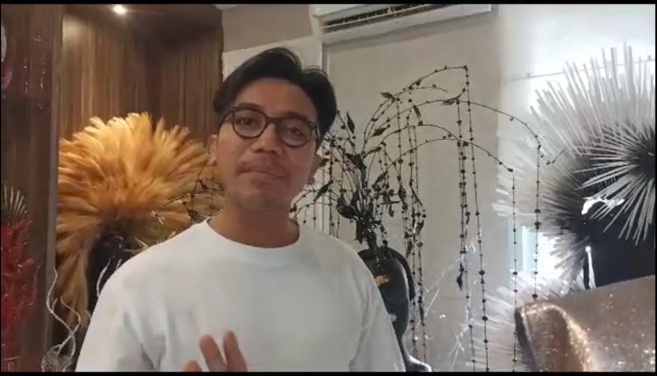 Kampanyekan Fashion Berkelanjutan, Bubah Alfian Buat Karya Dari Barang Bekas 2 IMG 20230729 WA0010 - Kampanyekan Fashion Berkelanjutan, Bubah Alfian Buat Karya Dari Barang Bekas