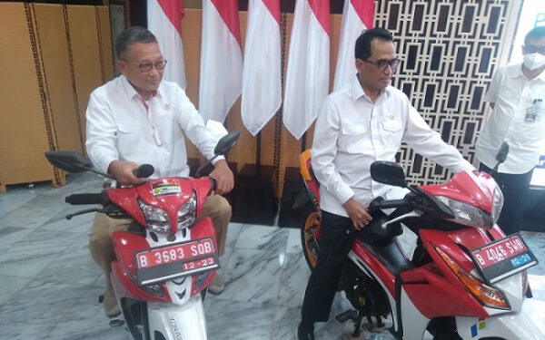 Kemenhub Sediakan Layanan Pengujian Sepeda Motor Listrik 1 Menhub menguji coba motor listrik
