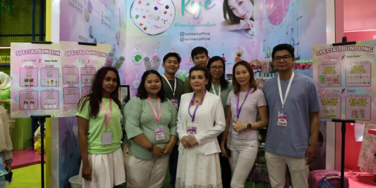 Pengunjung Padati Booth PT Cakra Daya Makmur di Jakarta X Beauty 2023