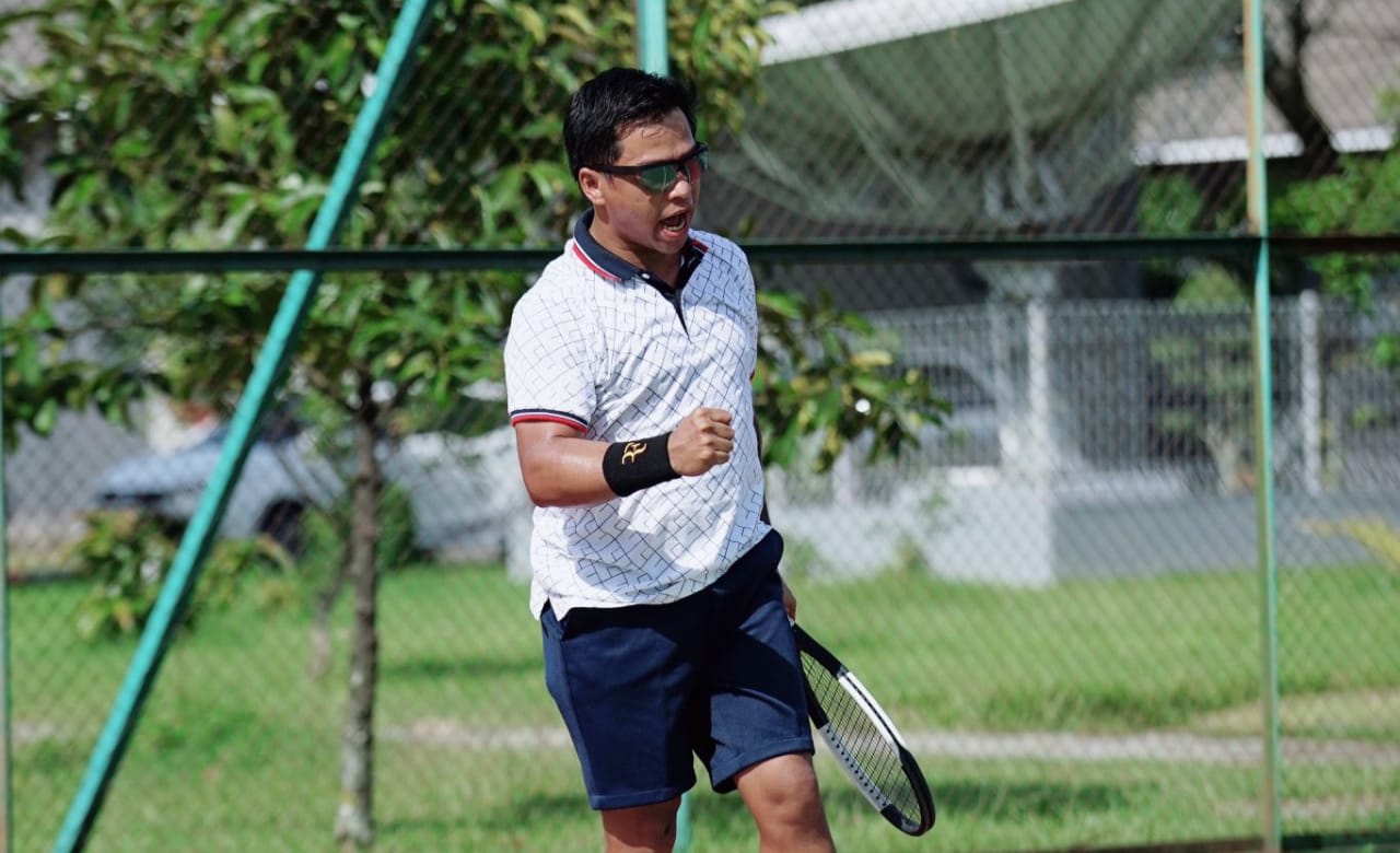 IMG 20230822 WA0008 - Juara 1 Pertandingan Tenis, Wirang Birawa Persembahkan Piala Untuk Istri