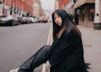 Terinspirasi Dari Dua Orang Asing, Mezzaluna Sisipkan Pesan Lewat ‘Legend’