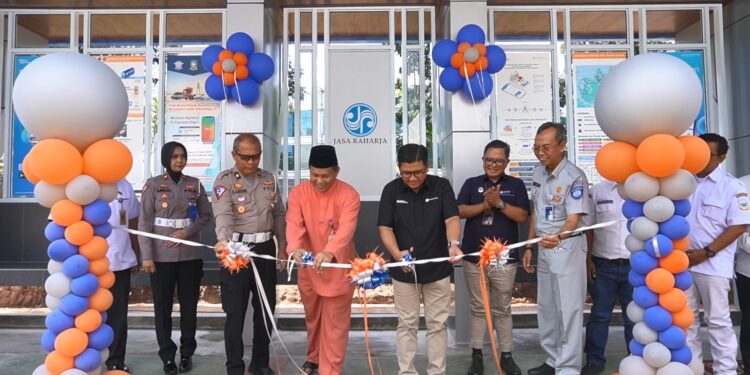 Bantuan Program TJSL, Jasa Raharja Hibahkan Satu Unit Halte ke Pemkot Batam