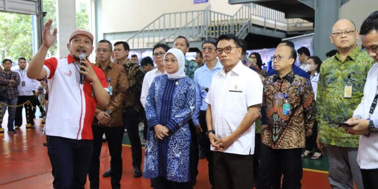 Menaker Ida Fauziyah Dampingi KSP Tinjau Pengembangan SDM Melalui Pelatihan Vokasi