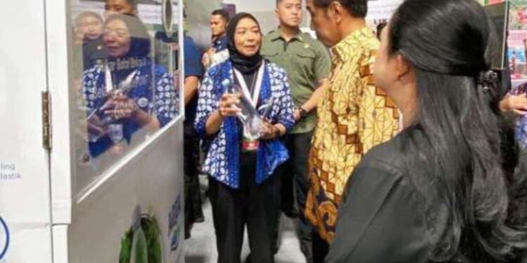 Festival LIKE: Jokowi Mampir ke Stand Danone Indonesia 1 Danone Indonesia