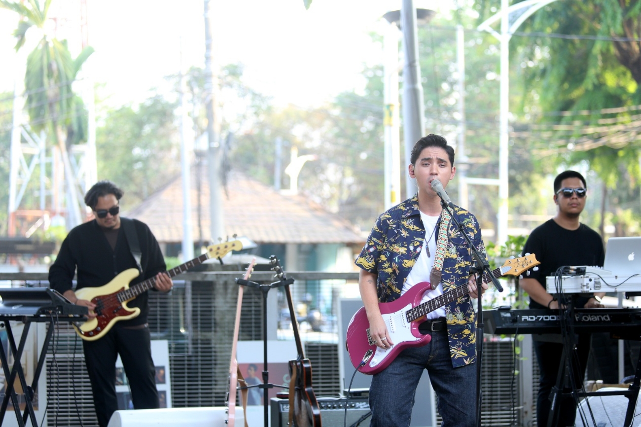 Picsart 23 09 16 07 39 44 403 - Rilis Single "Love Me, Honestly”, Syahravi Kembali Gandeng Amanda Caesa