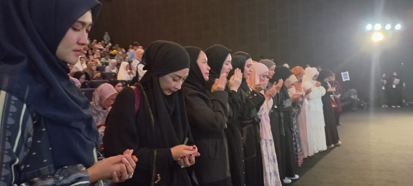 Ustadzah Oki Setiana Dewi 