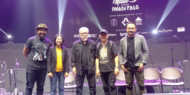 Ulang Tahun ke 48, Mending Glenn Fredly Gelar Konser Tanda Mata Untuk Iwan Fals
