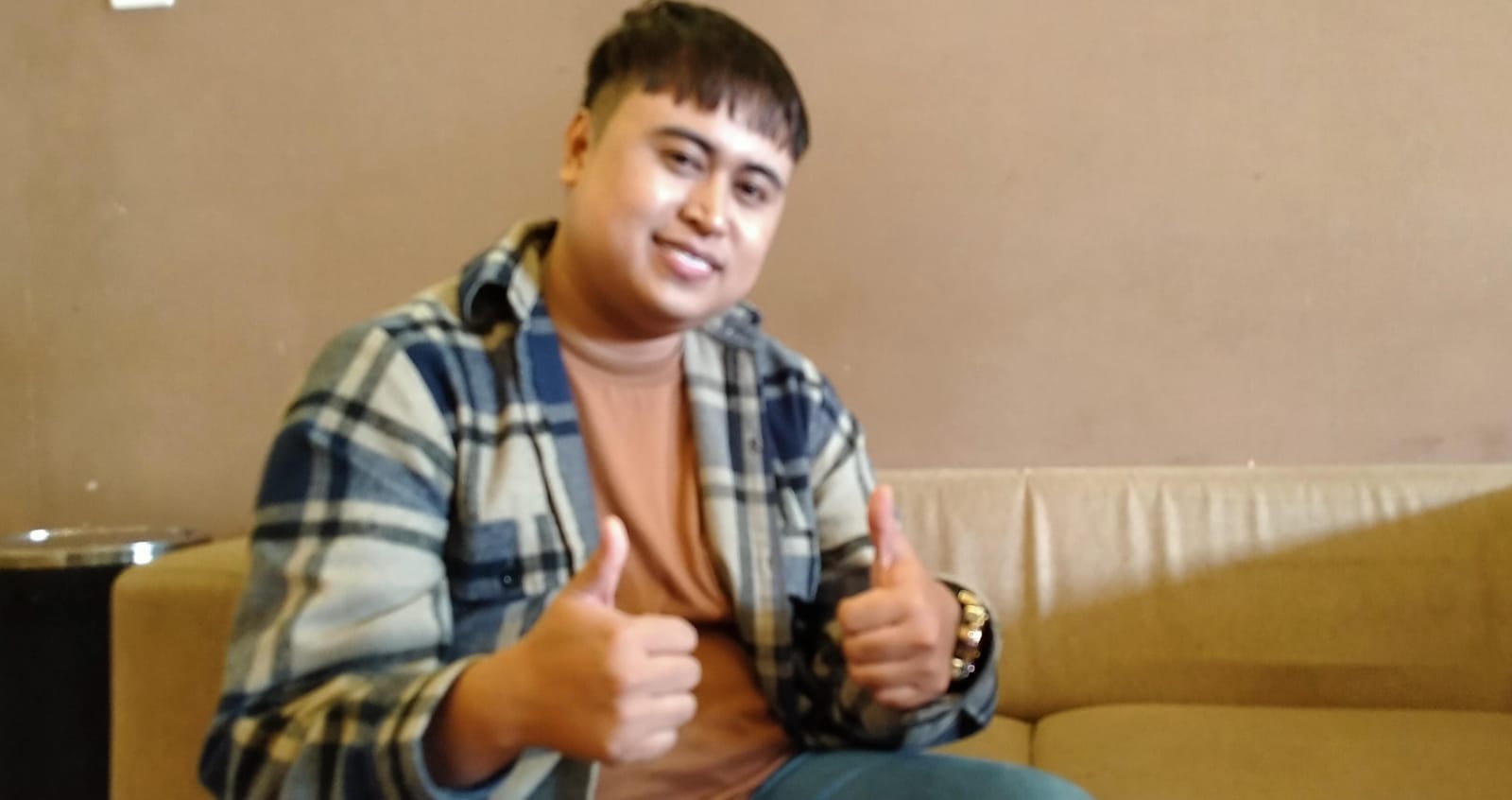 IMG 20231006 WA0004 - Lolos 5 Besar, Asep Akan Suguhkan Penampilan Lebih Heboh Di 'KFC Mencari Bucket' Live Show Top 5