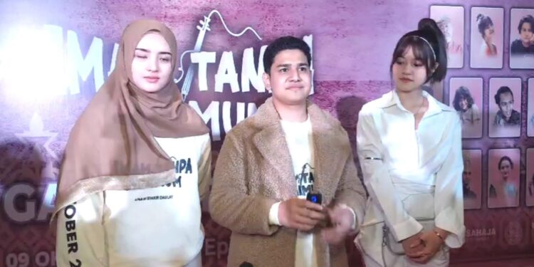 Angkat Cerita Nikah Muda, Syakir Daulay Tak Sabar Film 'Imam Tanpa Makmum' Ditayangkan 1 Angkat Cerita Nikah Muda, Syakir Daulay Tak Sabar Film ‘Imam Tanpa Makmum’ Ditayangkan