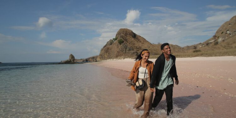 Hadirkan Keindahan di Labuan Bajo, Film Nona Manis Sayange Tayang 2 November 2023 1 Hadirkan Keindahan di Labuan Bajo, Film Nona Manis Sayange Tayang 2 November 2023