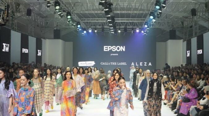 Promosikan pencetakan ramah lingkungan Epson gandeng Desainer Indonesia di Jakarta Fashion Week 2024