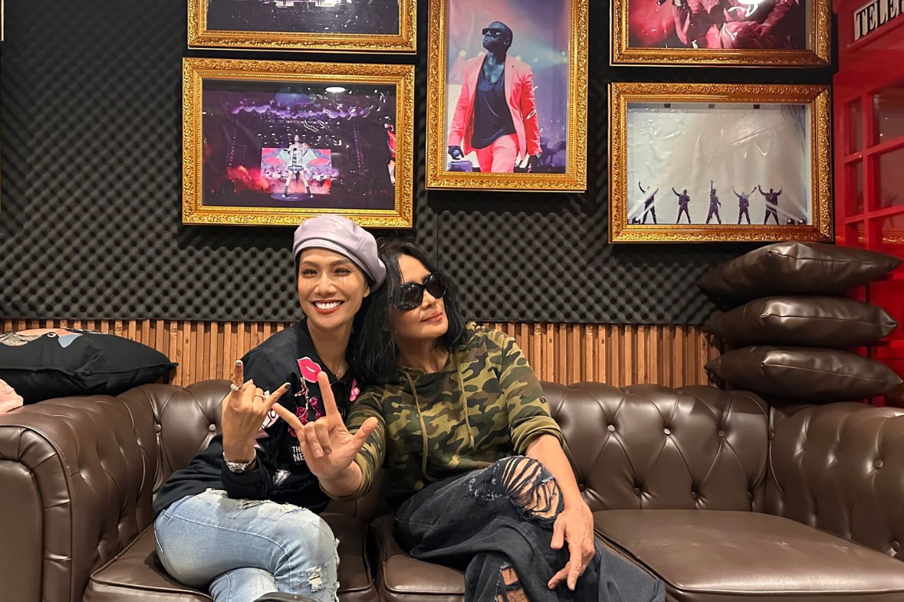 Sambil Liburan, Atiek CB Gelar Konser Mini 2 Picsart 23 10 09 21 49 45 849 - Sambil Liburan, Atiek CB Gelar Konser Mini