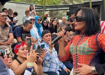 Sambil Liburan, Atiek CB Gelar Konser Mini