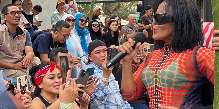 Sambil Liburan, Atiek CB Gelar Konser Mini 1 Sambil Liburan, Atiek CB Gelar Konser Mini
