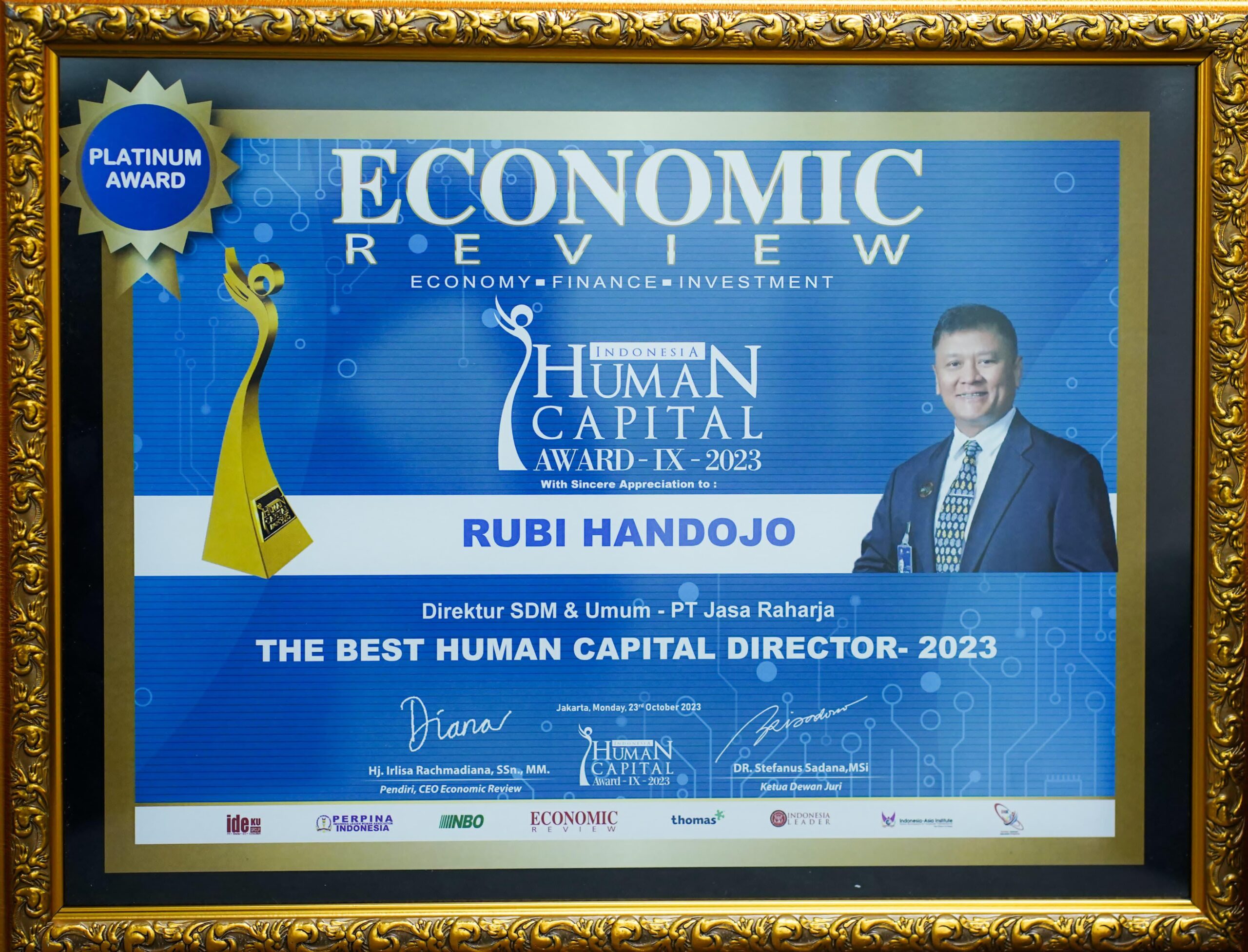 Jasa Raharja Sabet Dua Penghargaan dari Ajang Indonesia Human Capital Award 2023 2 WhatsApp Image 2023 10 24 at 21.46.26 1 scaled - Jasa Raharja Sabet Dua Penghargaan dari Ajang Indonesia Human Capital Award 2023