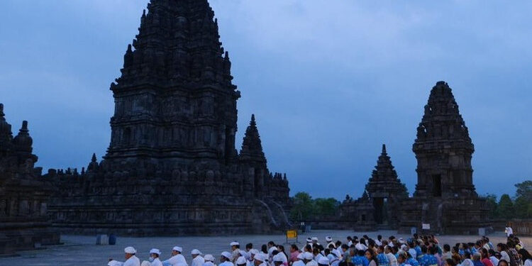 Umat Hindu Gelar Doa Bersama untuk Rakyat Palestina di Candi Prambanan 1 Palestina