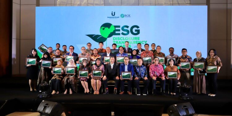 Pertamina Group Raih Predikat Leadership AA di Ajang ESG Disclosure Transparency Awards 1 Pertamina