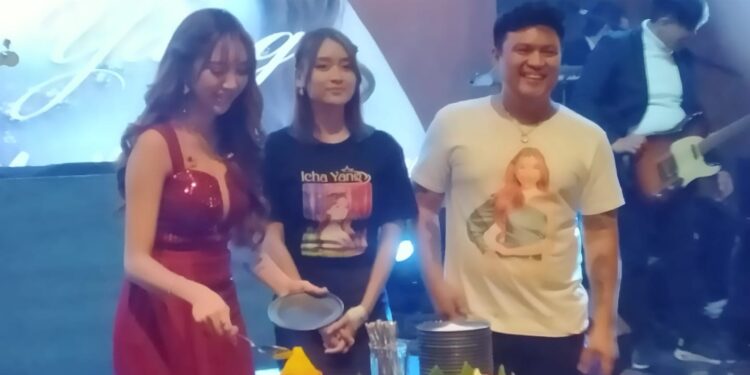 Bawakan Lagu 'Ternyata Ku Masih Mencintamu', Posan Tobing Sebut Icha Yang Penerus Tiara Andini 1 Bawakan Lagu ‘Ternyata Ku Masih Mencintamu’, Posan Tobing Sebut Icha Yang Penerus Tiara Andini