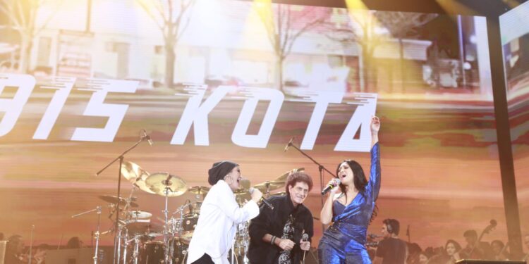 Jadi Bintang Tamu di Konser 50 Tahun God Bless, Nicky Astria dan Anggun Puji Suara Achmad Albar