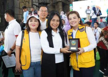 Menteri PPPA Berikan Penghargaan Untuk Livienne Russellia di Perayaan Hari Anak Sedunia 2023