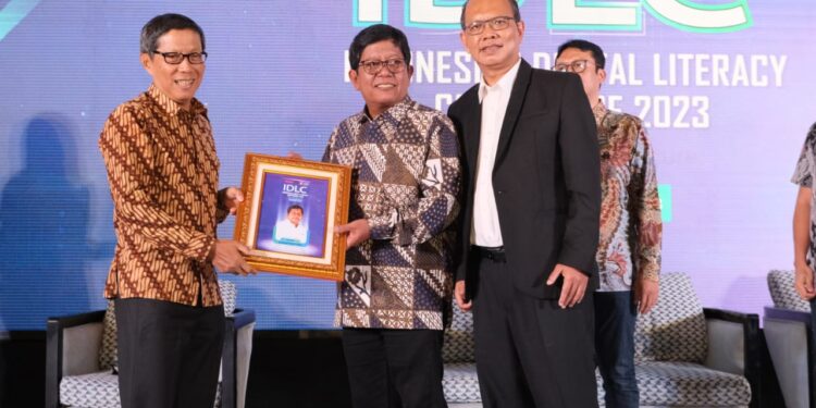 Konferensi Literasi Digital: CFDL dan Warta Ekonomi Bersatu di Balik Kemahiran Digital Indonesia