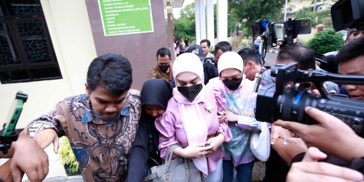 Irish Bella Siapkan Bisnis Baru Ditengah Perceraian?