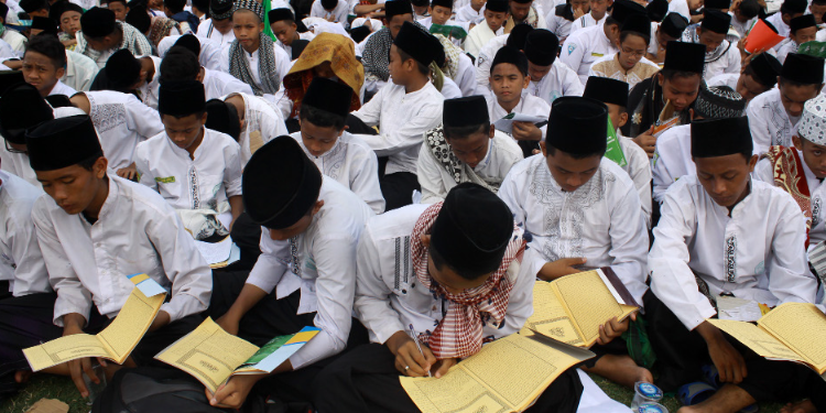 Kemenag Buka Program Persiapan Beasiswa bagi Santri Pesantren Salafiyah, Ini Syaratnya 1 Beasiswa