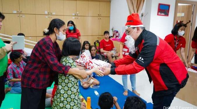 Sambangi Komunitas Peduli Disabilitas, J&T Express Antarkan Paket Jelang Natal 1 J&T Express