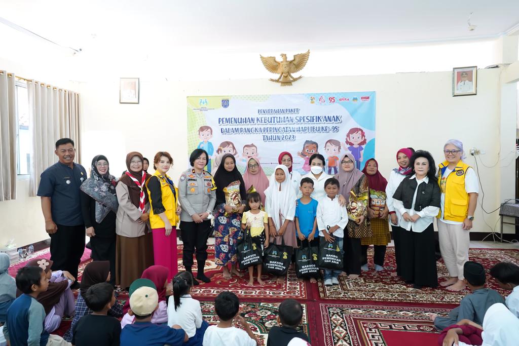 IMG 20231215 WA0025 - Livienne Russellia dan Menteri PPPA Bintang Puspayoga Menyulap Kampung Cinere Menjadi Oase Bakti Sosial