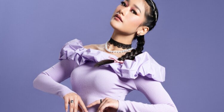 Amanda Caesa Kembali Memikat Hati Penggemar dengan Single Terbarunya, “Don’t Play”