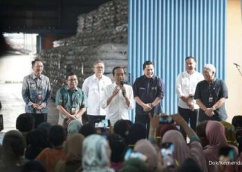 Mendag Zulkifli Hasan Dampingi Presiden Salurkan Bantuan Pangan di Cibitung 3 Menteri Perdagangan