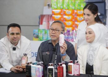 Kampanyekan #BeliLokal Raffi Ahmad dan Nagita Slavina Kenalkan Parfum Slavina