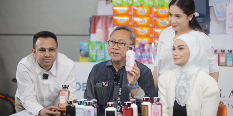 Kampanyekan #BeliLokal Raffi Ahmad dan Nagita Slavina Kenalkan Parfum Slavina